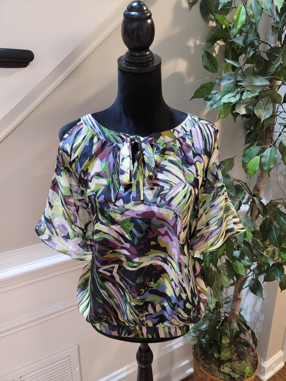 Jennifer Lopez Blouse Top Women Small Multicolor Geometric Batwing Cold Shoulder